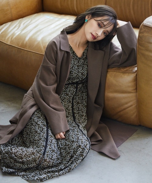 mysty woman(ミスティウーマン)の「【追加予約】ボリュームガウンコート(ジャケット/アウター・レディース・アイボリー/【WEB限定】ブラック/【WEB限定】ダークピンク/モカ/ブラウン/ブルーグレー・F)」の5枚目の写真