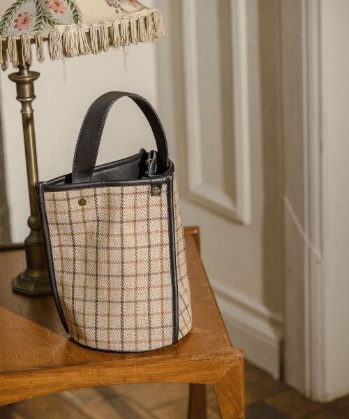 Andemiu（アンデミュウ）の「チェックガラタックショルダーバッグ（バッグ・ブラウン/ベージュ）」の2枚目の写真