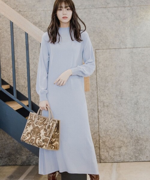 Andemiu（アンデミュウ）の「バックリボンタートルニットワンピース（ワンピース/ドレス・ブラック/アイボリー/ブルー）」の4枚目の写真