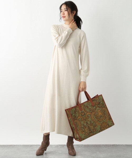 Andemiu（アンデミュウ）の「バックリボンタートルニットワンピース（ワンピース/ドレス・ブラック/アイボリー/ブルー）」の9枚目の写真