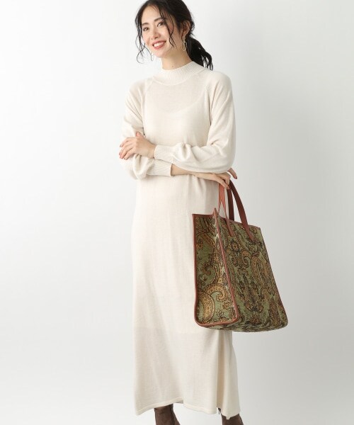 Andemiu（アンデミュウ）の「バックリボンタートルニットワンピース（ワンピース/ドレス・ブラック/アイボリー/ブルー）」の11枚目の写真