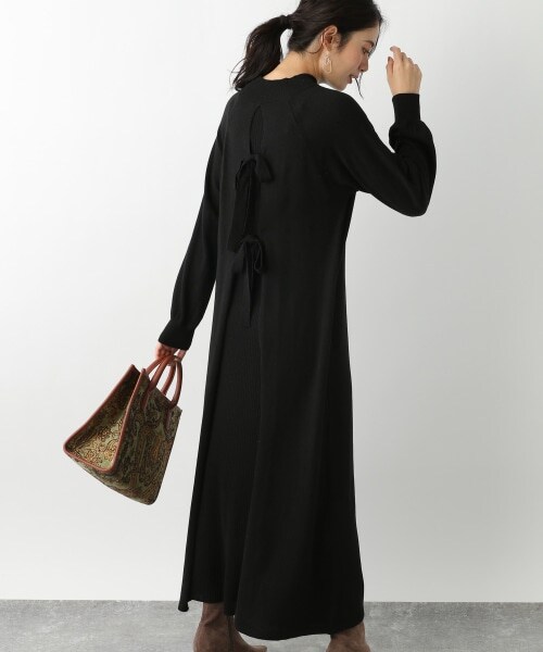 Andemiu（アンデミュウ）の「バックリボンタートルニットワンピース（ワンピース/ドレス・ブラック/アイボリー/ブルー）」の13枚目の写真