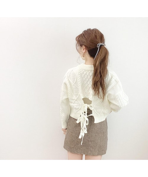 merrylatte(メリーラテ)の「バックリボンケーブルニット(ニット/セーター・レディース・ベージュ・F)」の1枚目の写真