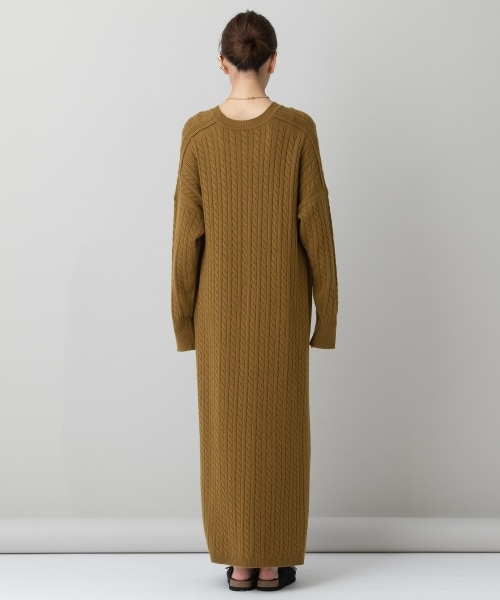 Curensology（カレンソロジー）の「フルケーブルニットワンピース