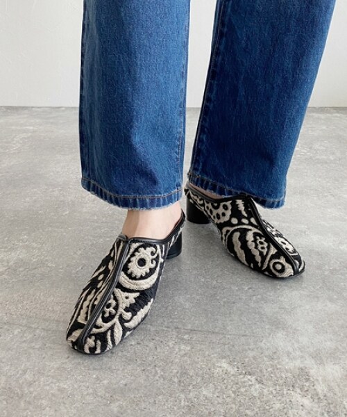 JEANASIS（ジーナシス）の「ライニングヒールミュール【完売カラー追加予約】（シューズ・ホワイト()/ブラック()/ブラック系その他()）」の3枚目の写真