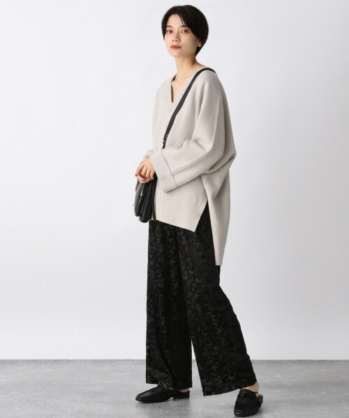 JEANASIS（ジーナシス）の「WフェイスドルマンVプルオーバー（トップス・アイボリー()/ブラック()/グレージュ()/マスタード()）」の8枚目の写真