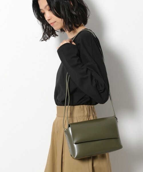 LAKOLE（ラコレ）の「ロールフラップショルダーバッグ（バッグ・ブラック()/ベージュ()/カーキ()）」の3枚目の写真