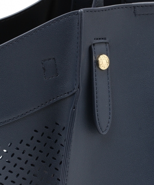 LEPSIM（レプシィム）の「フェイクレザーパンチングＢＡＧ（バッグ・オフ/ブラウン/ネイビー）」の15枚目の写真