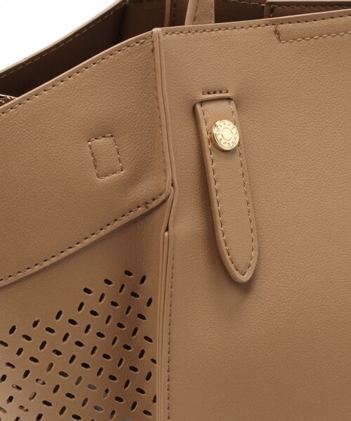 LEPSIM（レプシィム）の「フェイクレザーパンチングＢＡＧ（バッグ・オフ/ブラウン/ネイビー）」の14枚目の写真