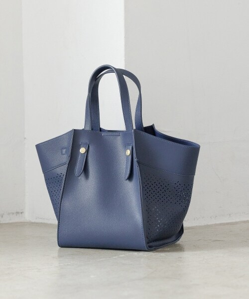 LEPSIM（レプシィム）の「フェイクレザーパンチングＢＡＧ（バッグ・オフ/ブラウン/ネイビー）」の3枚目の写真
