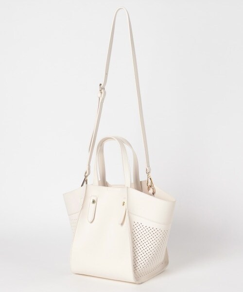 LEPSIM（レプシィム）の「フェイクレザーパンチングＢＡＧ（バッグ・オフ/ブラウン/ネイビー）」の7枚目の写真