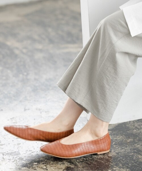 LEPSIM(レプシィム)の「UカットソフトフラットAW(シューズ・レオパード/【WEB限定】オフ×カタオシ/ブラック/【WEB限定】パイソン/ライトベージュ/ブラウン×カタオシ/ガンメタ)」の6枚目の写真