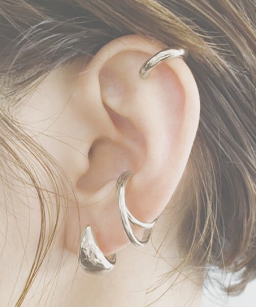 LOWRYS FARM（ローリーズファーム）の「レイヤードカフ＊ジュシイヤリング（アクセサリー・シルバー/1/ゴールド/5）」の2枚目の写真