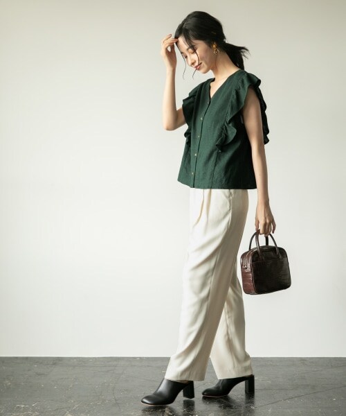 LOWRYS FARM（ローリーズファーム）の「カラータックワイドパンツ（パンツ・アイボリー/ブラック/イエロー/カーキ）」の5枚目の写真