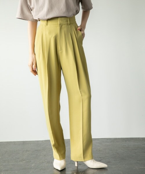 LOWRYS FARM（ローリーズファーム）の「カラータックワイドパンツ（パンツ・アイボリー/ブラック/イエロー/カーキ）」の3枚目の写真