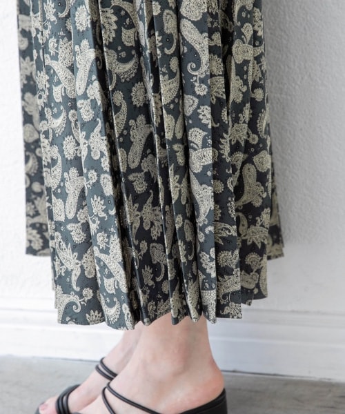 LOWRYS FARM（ローリーズファーム）の「ペイズリープリーツスカート（スカート・ブラック/ブラウン）」の14枚目の写真