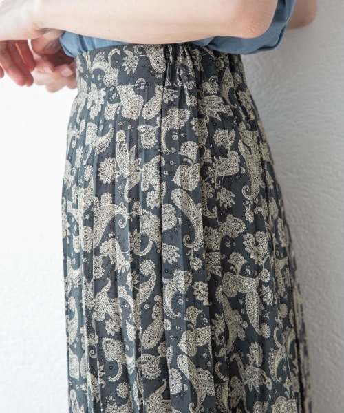 LOWRYS FARM（ローリーズファーム）の「ペイズリープリーツスカート（スカート・ブラック/ブラウン）」の13枚目の写真