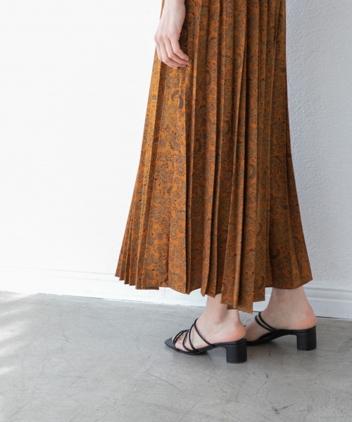 LOWRYS FARM（ローリーズファーム）の「ペイズリープリーツスカート（スカート・ブラック/ブラウン）」の5枚目の写真