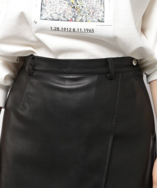 PAGEBOY(ページボーイ)の「エコレザーラップショートパンツ(パンツ・オフホワイト/ブラック)」の14枚目の写真