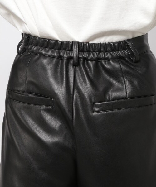 PAGEBOY(ページボーイ)の「エコレザーラップショートパンツ(パンツ・オフホワイト/ブラック)」の18枚目の写真