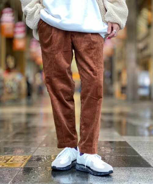 RAGEBLUE(レイジブルー)の「<欠品カラー予約受付中>USAコーデュロイワイドテーパードパンツ(パンツ・ホワイト/ブラック/グレー/ブラウン/グリーン系)」の4枚目の写真