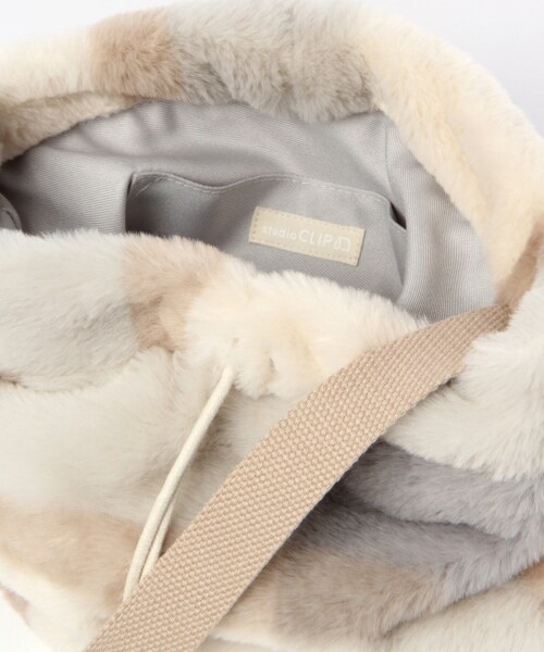 studio CLIP(スタディオクリップ)の「アソートボアファー巾着バッグ(バッグ・レオパード/アイボリー/チェック/ブルー)」の16枚目の写真