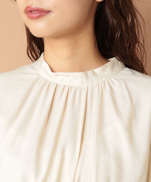 mysty woman(ミスティウーマン)の「バックシャン長袖ブラウス(トップス・アイボリー/ブラウン/マスタード)」の14枚目の写真