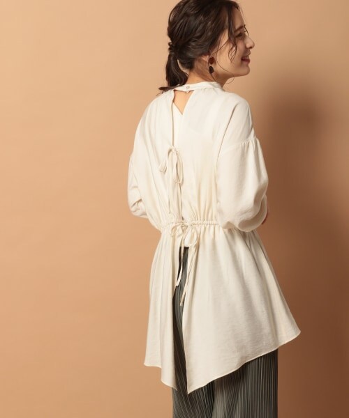 mysty woman(ミスティウーマン)の「バックシャン長袖ブラウス(トップス・アイボリー/ブラウン/マスタード)」の10枚目の写真