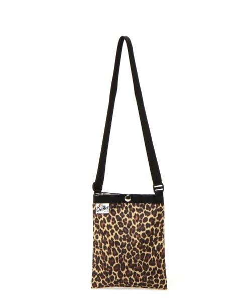 GLOBAL WORK(グローバルワーク)の「DRIFTERスリングポーチ(バッグ・ブラック/ベージュ/レオパード/パープル)」の3枚目の写真