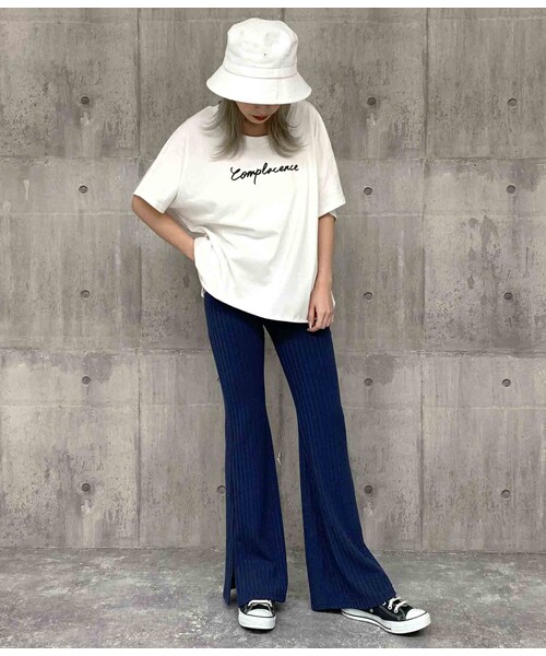 ANAP(アナップ)の「サイドスリットリブフレアパンツ(パンツ・レディース・ネイビー/ブラウン/ブラック・one size / 在庫有り/one size / 売り切れ)」の7枚目の写真