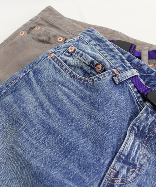 RNA（アールエヌエー）の「R3757 アスレチックジーンズ（パンツ・レディース・ベージュ/デニムオールド加工）」の10枚目の写真