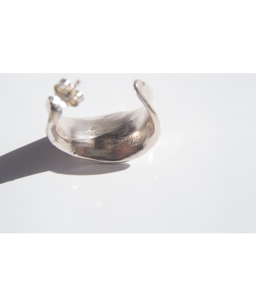 Ops.（オプス）の「Silver925 Hammered Concave Earrings CORNETTO -コルネ-（ピアス（両耳用）・レディース・シルバー・FREE）」の11枚目の写真