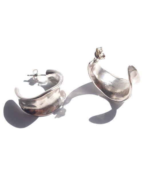 Ops.（オプス）の「Silver925 Hammered Concave Earrings CORNETTO -コルネ-（ピアス（両耳用）・レディース・シルバー・FREE）」の12枚目の写真
