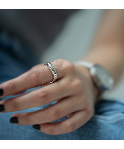 Ops.（オプス）の「Silver925 Hand Forged Wavy Ring ULUA -ウルア-（リング・レディース・シルバー/イエローゴールド・9号/11号/13号/15号）」の5枚目の写真