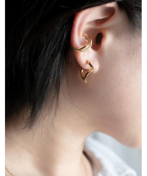 Ops.（オプス）の「Silver925 Cross Line EarCuff XIRA -エクシラ-（イヤリング（片耳用）・レディース・シルバー/イエローゴールド・ONE SIZE）」の2枚目の写真