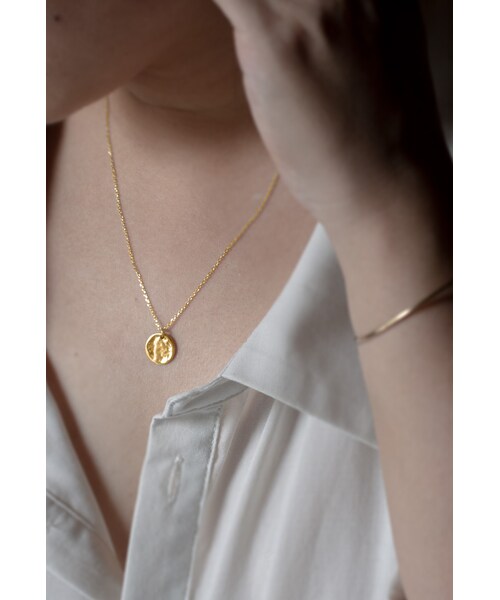 Ops.（オプス）の「Silver925 Ripple Coin Necklace NOVAC -ノバック-（ネックレス・レディース・シルバー/イエローゴールド・ONE SIZE）」の2枚目の写真