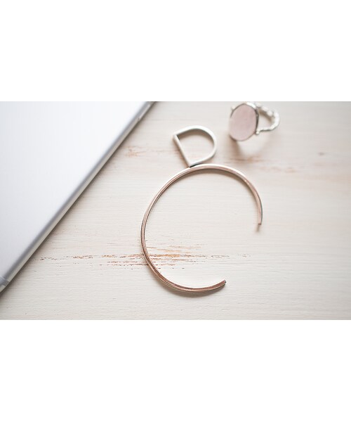 Ops.(オプス)の「Silver925 Elegant Slim Plane Bangle PIANTA -ピアンタ-(バングル/リストバンド・レディース・シルバー/イエローゴールド/ピンクゴールド・ONE SIZE)」の10枚目の写真
