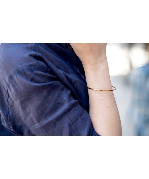 Ops.(オプス)の「Silver925 Elegant Slim Plane Bangle PIANTA -ピアンタ-(バングル/リストバンド・レディース・シルバー/イエローゴールド/ピンクゴールド・ONE SIZE)」の17枚目の写真