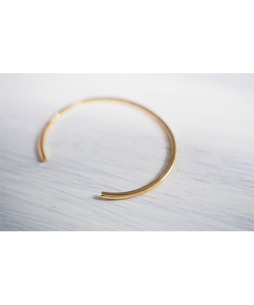 Ops.(オプス)の「Silver925 Elegant Slim Plane Bangle PIANTA -ピアンタ-(バングル/リストバンド・レディース・シルバー/イエローゴールド/ピンクゴールド・ONE SIZE)」の2枚目の写真
