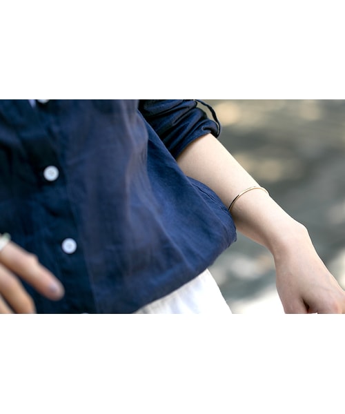 Ops.(オプス)の「Silver925 Elegant Slim Plane Bangle PIANTA -ピアンタ-(バングル/リストバンド・レディース・シルバー/イエローゴールド/ピンクゴールド・ONE SIZE)」の19枚目の写真