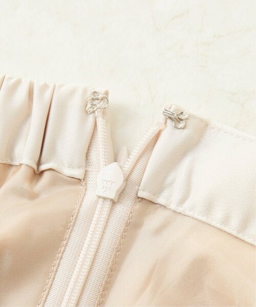 SLOBE IENA（スローブイエナ）の「サテンフレアミモレスカート◆（スカート・ナチュラル/フリー/在庫あり）」の17枚目の写真