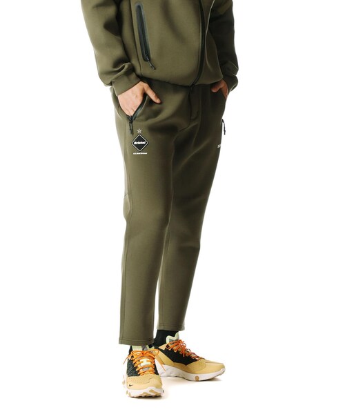 F.C.Real Bristol(エフシーレアルブリストル)の「FLAT HEM SWEAT TRAINING PANTS(パンツ・メンズ・BLACK/KHAKI・M/L/XL)」の3枚目の写真
