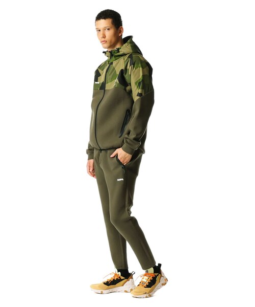 F.C.Real Bristol(エフシーレアルブリストル)の「FLAT HEM SWEAT TRAINING PANTS(パンツ・メンズ・BLACK/KHAKI・M/L/XL)」の2枚目の写真