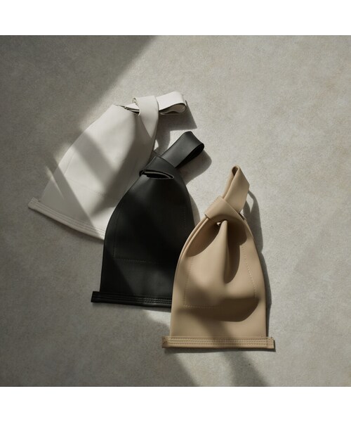 Lavish Gate（ラヴィッシュゲート）の「bag2-02520　スクエア ワンハンドル バッグ　ホワイト　ベージュ　ブラック（ハンドバッグ・レディース・その他）」の6枚目の写真