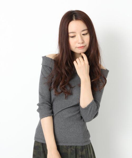 LOWRYS FARM（ローリーズファーム）の「テレコオフタートルプルオーバーロングスリーブ（トップス・レディース・オフ/ボーダー/チャコールグレー/ネイビー・Ｍ/Ｌ）」の2枚目の写真