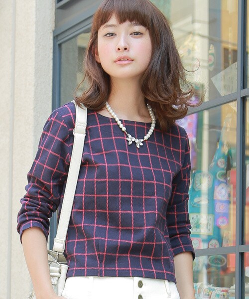 LOWRYS FARM(ローリーズファーム)の「ジャガードコウシチェックプルオーバーロングスリーブ(トップス・レディース・ブラック×ホワイト/ネイビー×レッド・M/L)」の2枚目の写真