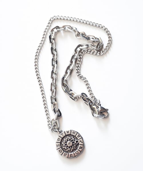 BOYSHE（ボーイシー）の「ステンレス 製 太陽円盤ネックレス（ネックレス・レディース・その他）」の2枚目の写真