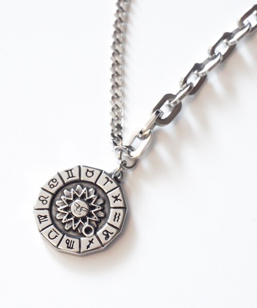 BOYSHE（ボーイシー）の「ステンレス 製 太陽円盤ネックレス（ネックレス・レディース・その他）」の3枚目の写真