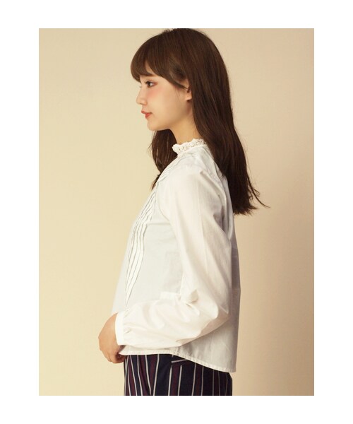 w closet(ダブルクローゼット)の「【A/W】ハイネックピンタックブラウス(トップス・レディース・オフホワイト/ネイビー・FREE)」の4枚目の写真