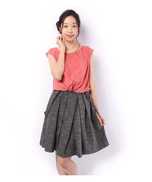 mysty woman（ミスティウーマン）の「ノースリーブトップス×吊りスカートセット（ワンピース/ドレス・レディース・オフホワイト/ライトオレンジ/ネイビー・M）」の10枚目の写真